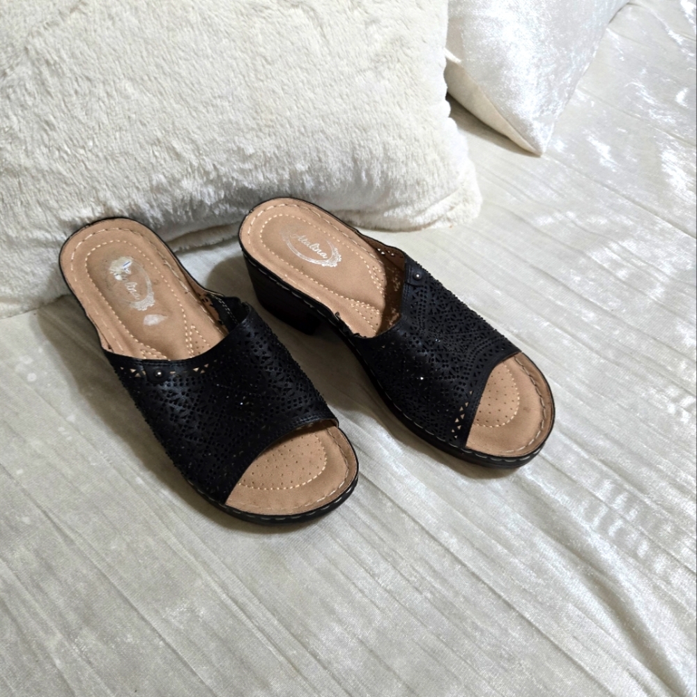 Elegant Black Women's Sandals By ATALINA Size 7 1/2. EUC
